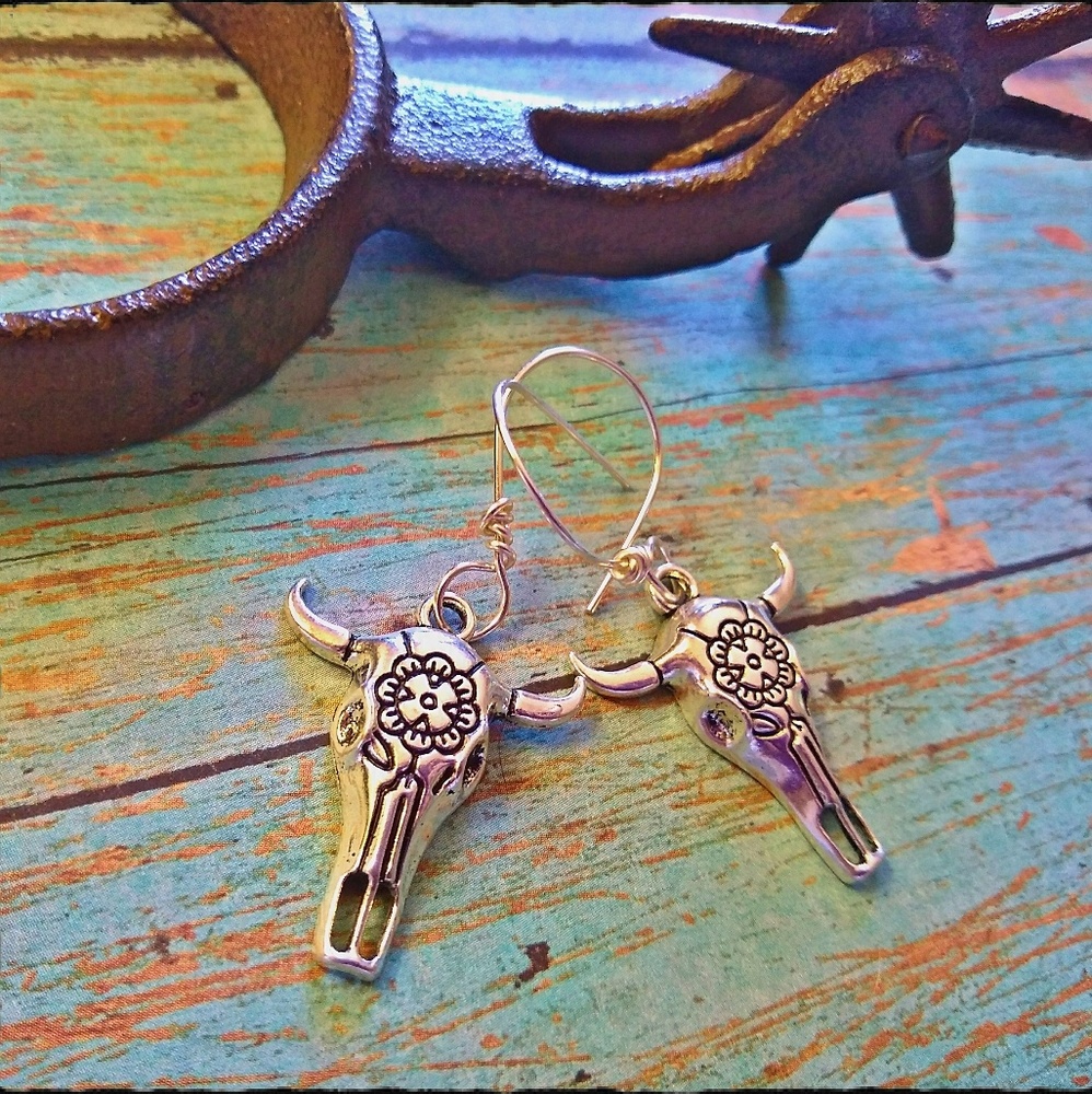 Wild West Silver Longhorn Steer Skull Earrings - Picture 5 of 7